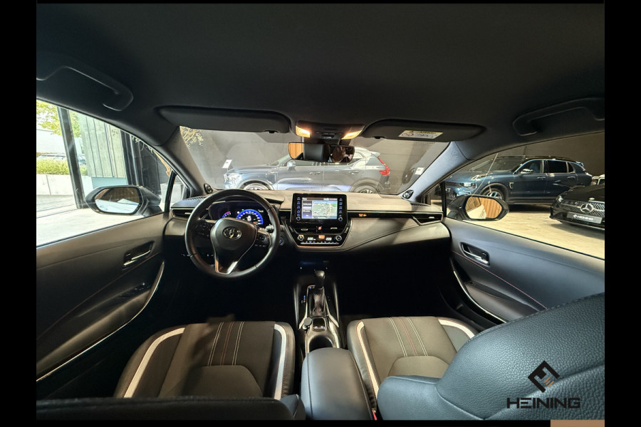 Toyota Corolla Touring Sports 2.0 Hybrid Business GR-Sport Trekhaak. Apple-carplay. Head-up display. Hollandse auto met NAP