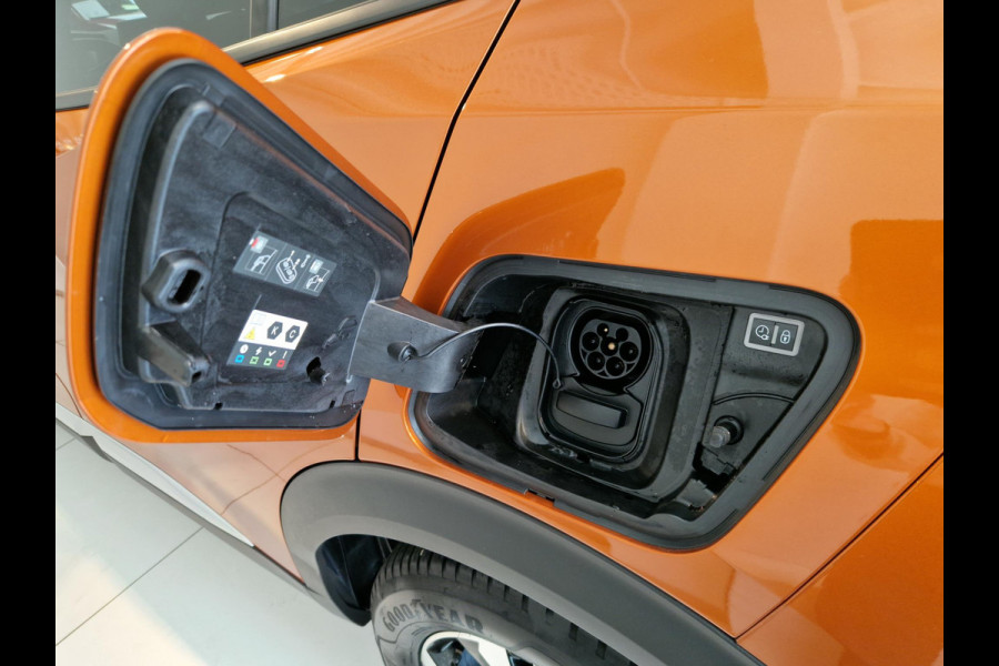 Peugeot e-2008 EV Allure Pack 50 kWh SOH 99,6% | 3-Fase 11 kWh |  Stoelverwarming | Advanced Grip Control | Apple Carplay/Android Auto | Achteruitrijcamera | Cruise Control |