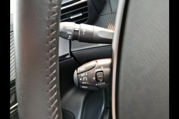 Peugeot e-2008 EV Allure Pack 50 kWh SOH 99,6% | 3-Fase 11 kWh |  Stoelverwarming | Advanced Grip Control | Apple Carplay/Android Auto | Achteruitrijcamera | Cruise Control |