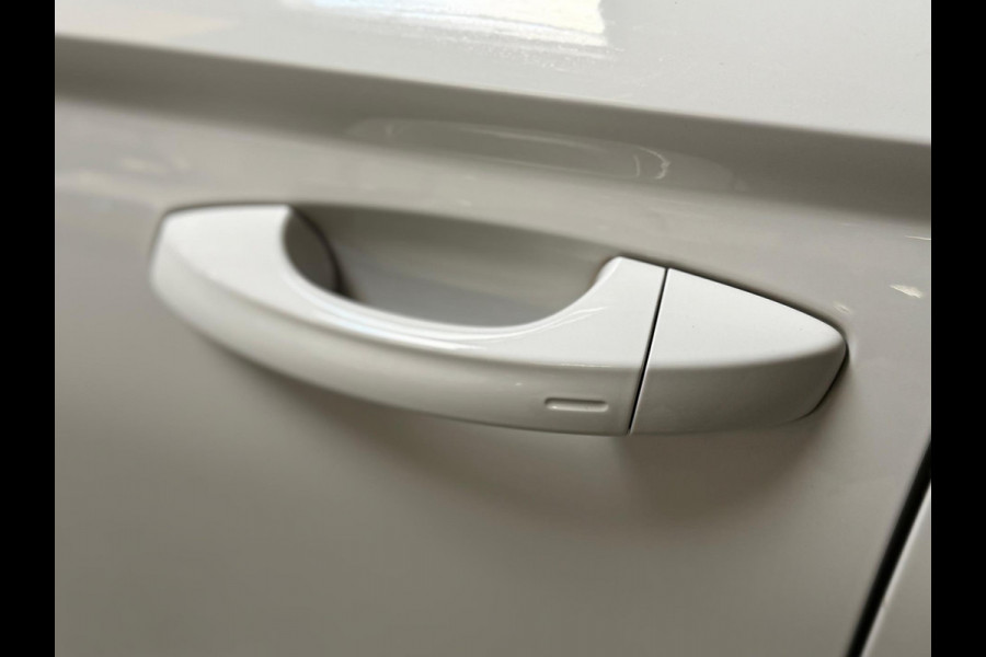 Škoda Karoq 1.5 TSI ACT Sportline Business | Pano | Memory | Sportstoelen | Sfeerverlichting | Cruise control | DAB