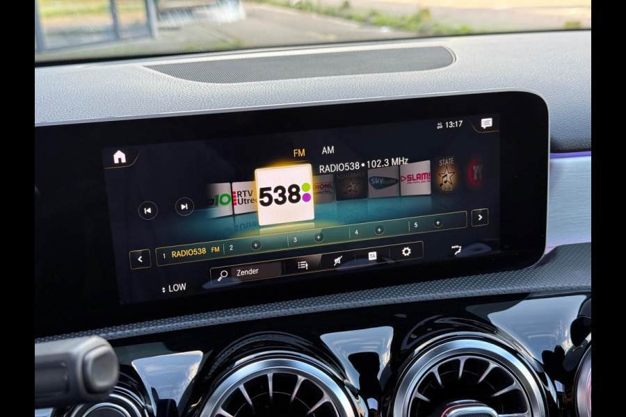 Mercedes-Benz A-Klasse 250 e AMG Line | Pano | Sfeer | Leer | Cruise