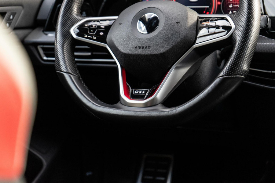 Volkswagen Golf 2.0 TSI GTI Pano / Memory / Harman Kardon