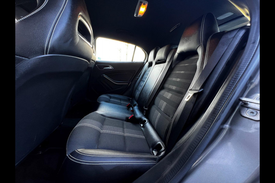 Mercedes-Benz GLA 180 Ambition Navi_Carplay_Camera_Trekh_Clima_Cruise