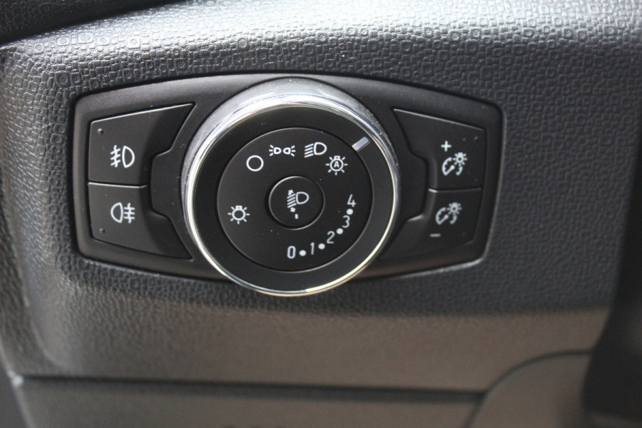 Ford EcoSport 1.0 EcoBoost Titanium , 125pk Hoge zit , slechts 39899km Climate control , Trekhaak , Navigatie , Bluetooth Parkeersensoren achter , Cruise control