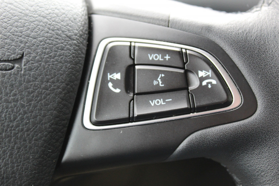 Ford EcoSport 1.0 EcoBoost Titanium , 125pk Hoge zit , slechts 39899km Climate control , Trekhaak , Navigatie , Bluetooth Parkeersensoren achter , Cruise control