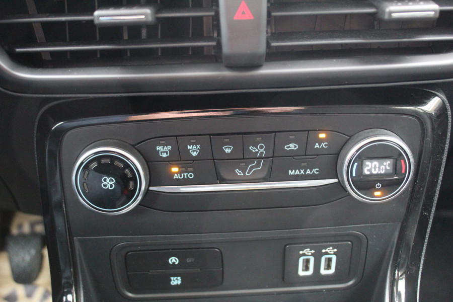 Ford EcoSport 1.0 EcoBoost Titanium , 125pk Hoge zit , slechts 39899km Climate control , Trekhaak , Navigatie , Bluetooth Parkeersensoren achter , Cruise control