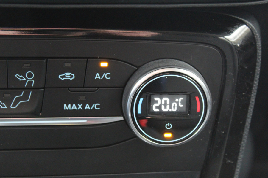 Ford EcoSport 1.0 EcoBoost Titanium , 125pk Hoge zit , slechts 39899km Climate control , Trekhaak , Navigatie , Bluetooth Parkeersensoren achter , Cruise control