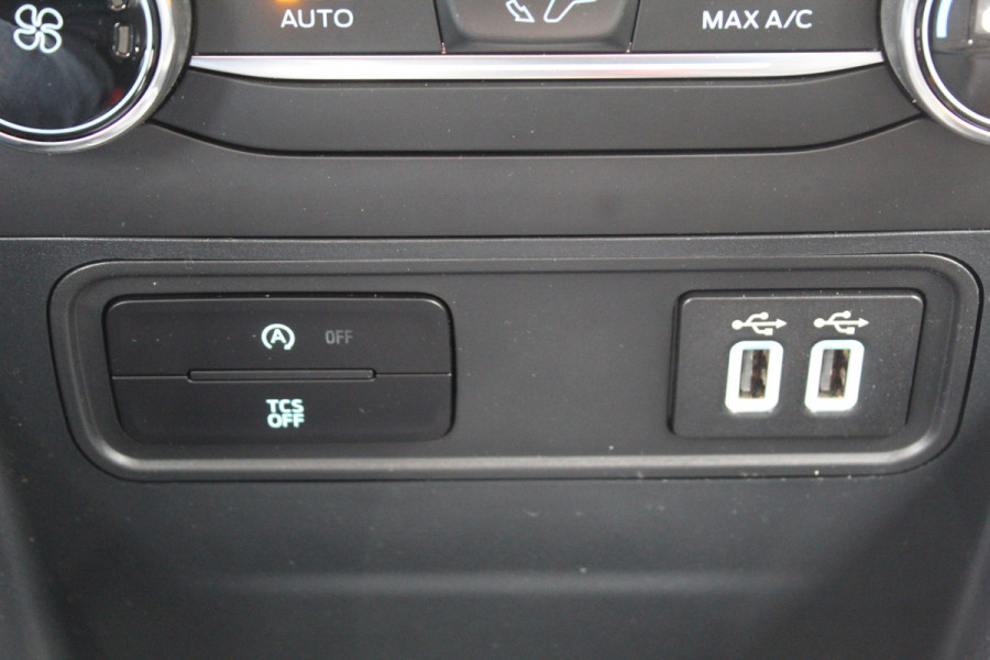 Ford EcoSport 1.0 EcoBoost Titanium , 125pk Hoge zit , slechts 39899km Climate control , Trekhaak , Navigatie , Bluetooth Parkeersensoren achter , Cruise control