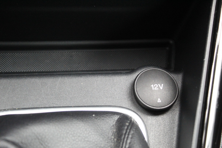 Ford EcoSport 1.0 EcoBoost Titanium , 125pk Hoge zit , slechts 39899km Climate control , Trekhaak , Navigatie , Bluetooth Parkeersensoren achter , Cruise control