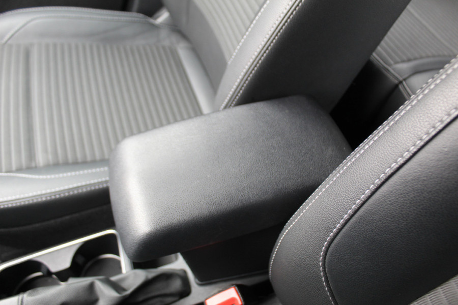 Ford EcoSport 1.0 EcoBoost Titanium , 125pk Hoge zit , slechts 39899km Climate control , Trekhaak , Navigatie , Bluetooth Parkeersensoren achter , Cruise control