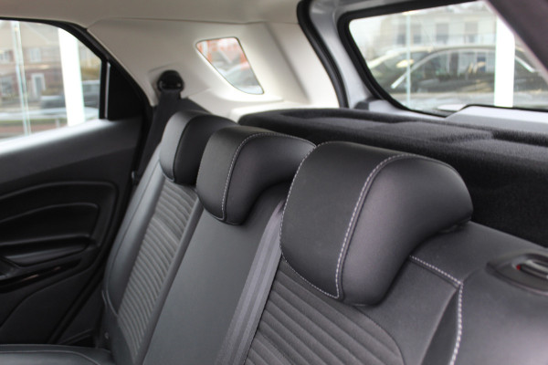 Ford EcoSport 1.0 EcoBoost Titanium , 125pk Hoge zit , slechts 39899km Climate control , Trekhaak , Navigatie , Bluetooth Parkeersensoren achter , Cruise control