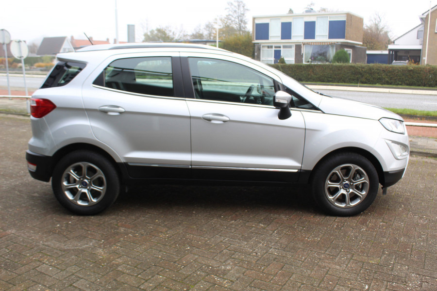 Ford EcoSport 1.0 EcoBoost Titanium , 125pk Hoge zit , slechts 39899km Climate control , Trekhaak , Navigatie , Bluetooth Parkeersensoren achter , Cruise control