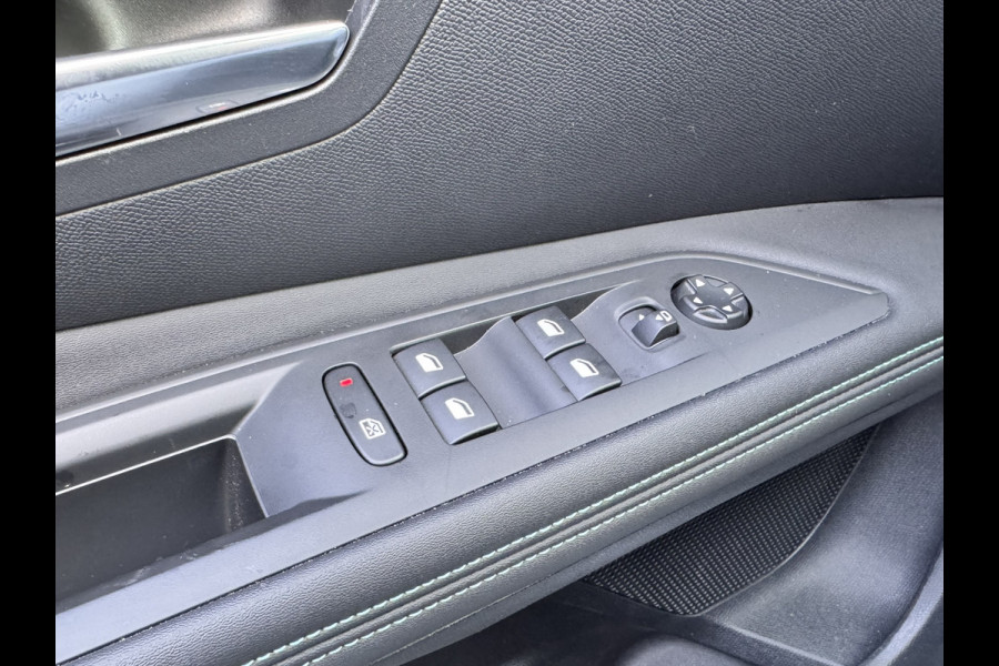 Peugeot 3008 1.2 PureTech Allure Pack Business | Trekhaak | Stoelverwarming | Camera | Carplay