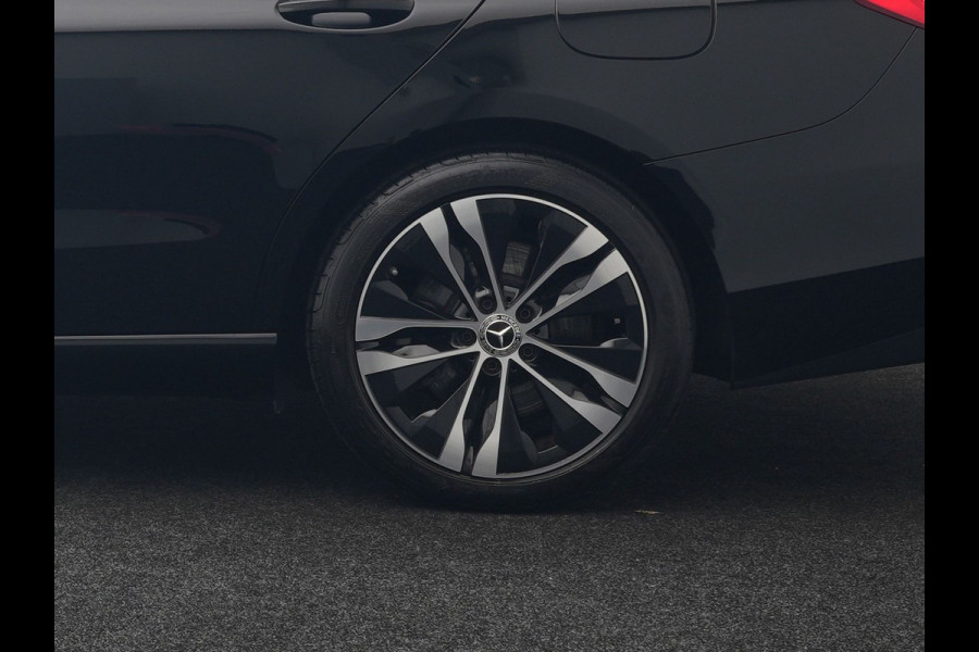 Mercedes-Benz C-Klasse Estate 300e Facelift Plug In Hybrid 313pk Dealer O.H PHEV | Trekhaak Af Fabriek | Adaptive Cruise | Burmester Soundsystem |  Digital LED | Camera | Sportstoelen Verwarmd | Sfeerverlichting | Pilot Assist | Navigatie | Virtual | DAB |