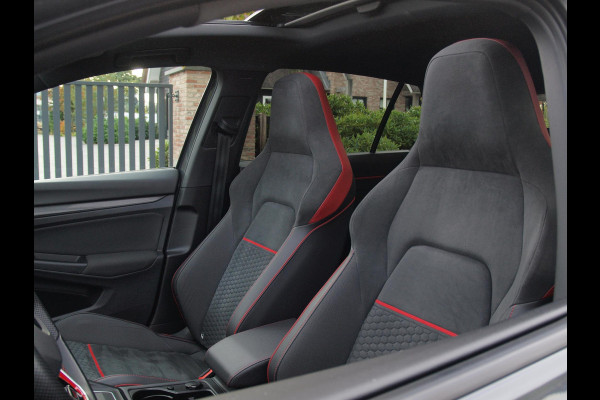 Volkswagen Golf 2.0 TSI GTI | Panoramadak | Camera | Apple Carplay | Cruise Control | Automaat |