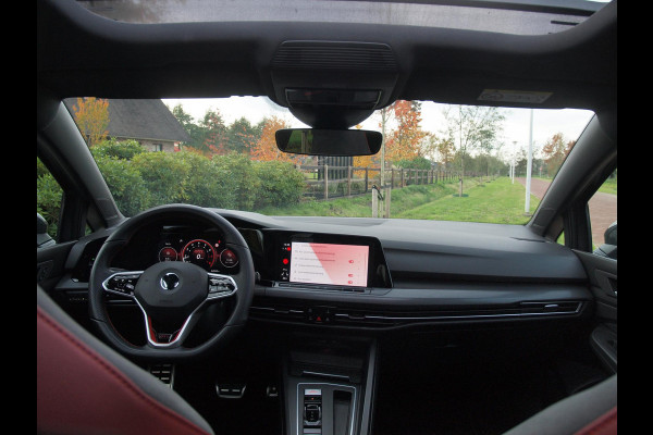 Volkswagen Golf 2.0 TSI GTI | Panoramadak | Camera | Apple Carplay | Cruise Control | Automaat |