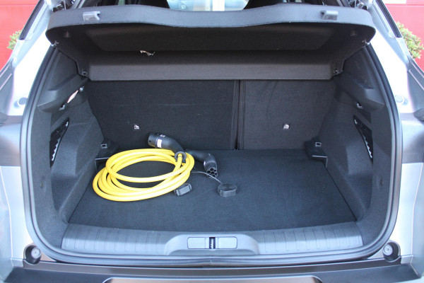 Alfa Romeo junior ELETTRICA SPECIALE 156PK 54 kWh | WARMTEPOMP! | "SABELT" STOELEN MET LEDEREN/ALCANTARA BEKLEDING | PANORAMISCH SCHUIF/KANTEL DAK | BICOLOR DAK (ZWART DAK) | TECHNOLOGIE PAKKET (O.A. FULL LED ADAPTIVE MATRIX KOPLAMPEN/DODEHOEK DETECTIE/DRAADLOZE TELEFOONLADER/ACHTERUITRIJ CAMERA/PARKEERSENSOREN VOOR, ACHTER,ZIJKANT) | DRAADLOZE APPLE CARPLAY/ANDROID AUTO | CLIMATE CONTROL | ELEKTRISCH BEDIENBARE ACHTERKLEP | STOEL VERWARMING | ELEKTRISCH BEDIENBARE VOORSTOEL | VERKEERSBORDEN HERKENNING | ADAPTIVE CRUISE CONTROL | KEYLESS ENTRY/START |