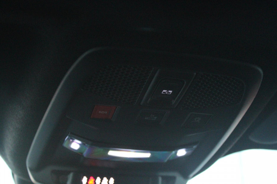 Alfa Romeo junior ELETTRICA SPECIALE 156PK 54 kWh | WARMTEPOMP! | "SABELT" STOELEN MET LEDEREN/ALCANTARA BEKLEDING | PANORAMISCH SCHUIF/KANTEL DAK | BICOLOR DAK (ZWART DAK) | TECHNOLOGIE PAKKET (O.A. FULL LED ADAPTIVE MATRIX KOPLAMPEN/DODEHOEK DETECTIE/DRAADLOZE TELEFOONLADER/ACHTERUITRIJ CAMERA/PARKEERSENSOREN VOOR, ACHTER,ZIJKANT) | DRAADLOZE APPLE CARPLAY/ANDROID AUTO | CLIMATE CONTROL | ELEKTRISCH BEDIENBARE ACHTERKLEP | STOEL VERWARMING | ELEKTRISCH BEDIENBARE VOORSTOEL | VERKEERSBORDEN HERKENNING | ADAPTIVE CRUISE CONTROL | KEYLESS ENTRY/START |