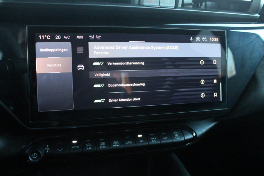 Alfa Romeo junior ELETTRICA SPECIALE 156PK 54 kWh | WARMTEPOMP! | "SABELT" STOELEN MET LEDEREN/ALCANTARA BEKLEDING | PANORAMISCH SCHUIF/KANTEL DAK | BICOLOR DAK (ZWART DAK) | TECHNOLOGIE PAKKET (O.A. FULL LED ADAPTIVE MATRIX KOPLAMPEN/DODEHOEK DETECTIE/DRAADLOZE TELEFOONLADER/ACHTERUITRIJ CAMERA/PARKEERSENSOREN VOOR, ACHTER,ZIJKANT) | DRAADLOZE APPLE CARPLAY/ANDROID AUTO | CLIMATE CONTROL | ELEKTRISCH BEDIENBARE ACHTERKLEP | STOEL VERWARMING | ELEKTRISCH BEDIENBARE VOORSTOEL | VERKEERSBORDEN HERKENNING | ADAPTIVE CRUISE CONTROL | KEYLESS ENTRY/START |