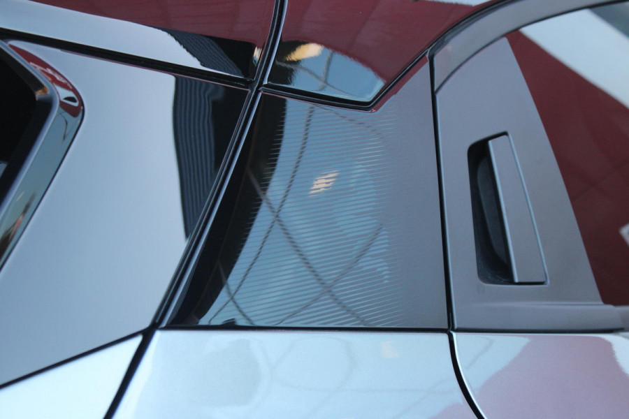 Alfa Romeo junior ELETTRICA SPECIALE 156PK 54 kWh | WARMTEPOMP! | "SABELT" STOELEN MET LEDEREN/ALCANTARA BEKLEDING | PANORAMISCH SCHUIF/KANTEL DAK | BICOLOR DAK (ZWART DAK) | TECHNOLOGIE PAKKET (O.A. FULL LED ADAPTIVE MATRIX KOPLAMPEN/DODEHOEK DETECTIE/DRAADLOZE TELEFOONLADER/ACHTERUITRIJ CAMERA/PARKEERSENSOREN VOOR, ACHTER,ZIJKANT) | DRAADLOZE APPLE CARPLAY/ANDROID AUTO | CLIMATE CONTROL | ELEKTRISCH BEDIENBARE ACHTERKLEP | STOEL VERWARMING | ELEKTRISCH BEDIENBARE VOORSTOEL | VERKEERSBORDEN HERKENNING | ADAPTIVE CRUISE CONTROL | KEYLESS ENTRY/START |