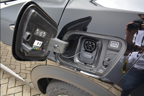 Peugeot e-2008 EV Allure Pack 50kWh 136pk SOH 96,9% | Navigatie | Apple Carplay/Android Auto | Bluetooth | Achteruitrijcamera