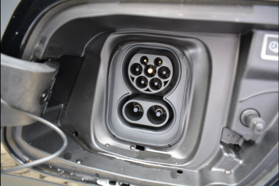 Peugeot e-2008 EV Allure Pack 50kWh 136pk SOH 96,9% | Navigatie | Apple Carplay/Android Auto | Bluetooth | Achteruitrijcamera