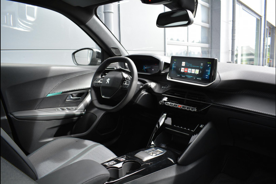 Peugeot e-2008 EV Allure Pack 50kWh 136pk SOH 96,9% | Navigatie | Apple Carplay/Android Auto | Bluetooth | Achteruitrijcamera