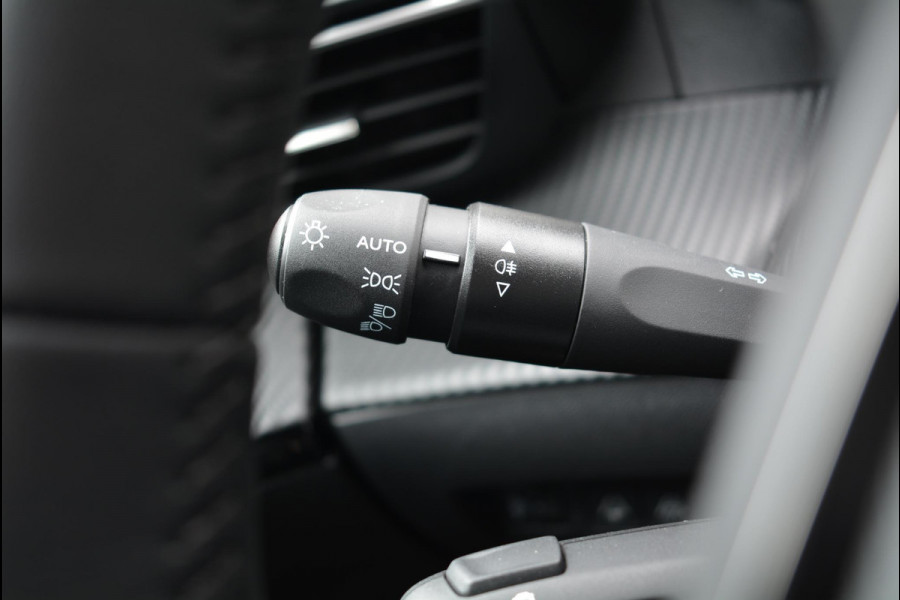 Peugeot e-2008 EV Allure Pack 50kWh 136pk SOH 96,9% | Navigatie | Apple Carplay/Android Auto | Bluetooth | Achteruitrijcamera