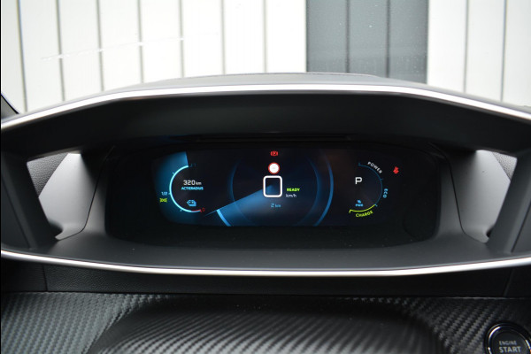 Peugeot e-2008 EV Allure Pack 50kWh 136pk SOH 96,9% | Navigatie | Apple Carplay/Android Auto | Bluetooth | Achteruitrijcamera