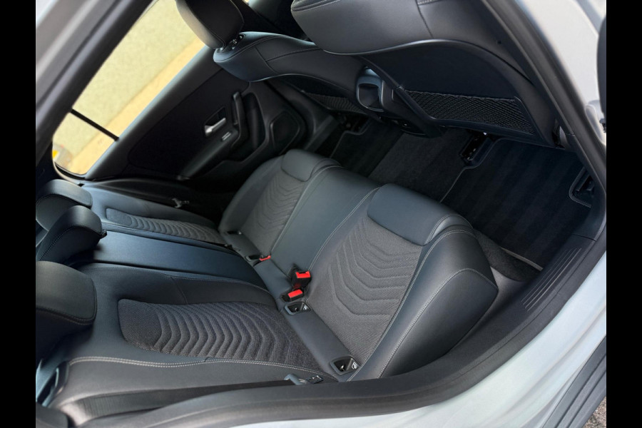 Mercedes-Benz A-Klasse 200 Luxury Line Facelift CarPlay Camera