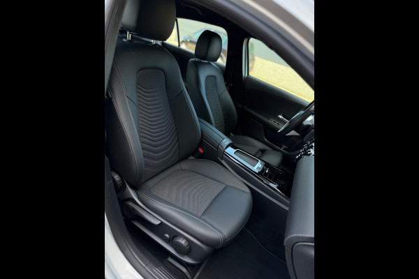 Mercedes-Benz A-Klasse 200 Luxury Line Facelift CarPlay Camera