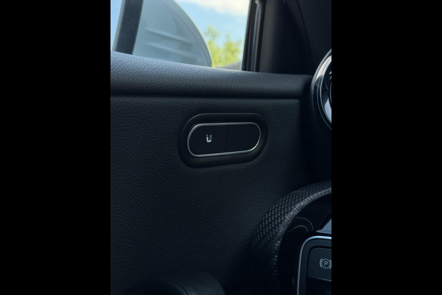 Mercedes-Benz A-Klasse 200 Luxury Line Facelift CarPlay Camera