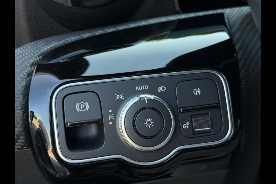 Mercedes-Benz A-Klasse 200 Luxury Line Facelift CarPlay Camera