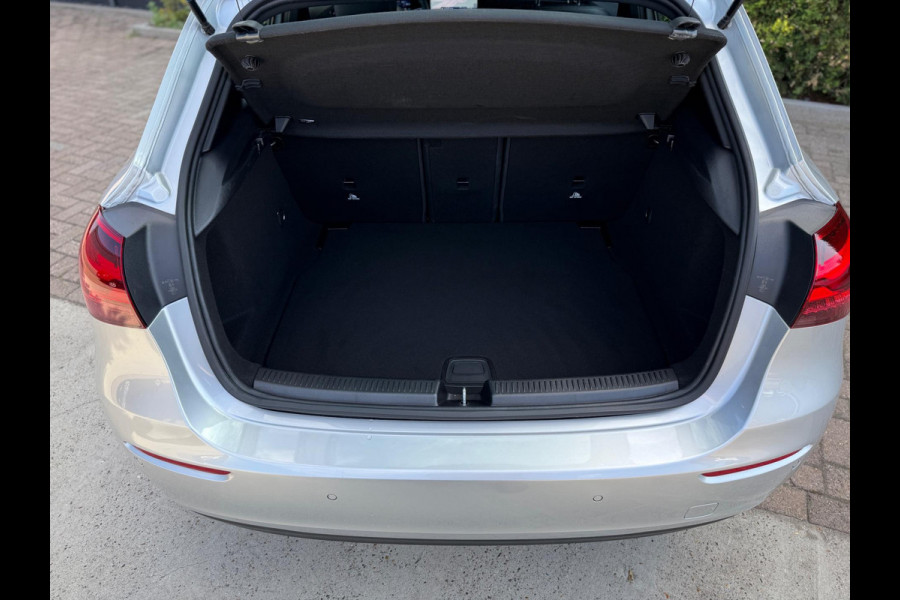 Mercedes-Benz A-Klasse 200 Luxury Line Facelift CarPlay Camera