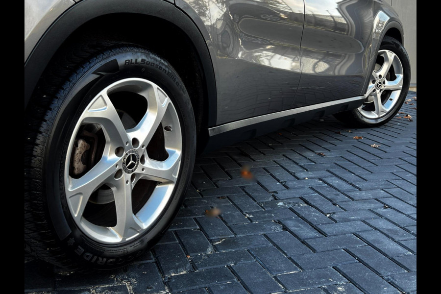 Mercedes-Benz GLA 180 Ambition Navi_Carplay_Camera_Trekh_Clima_Cruise