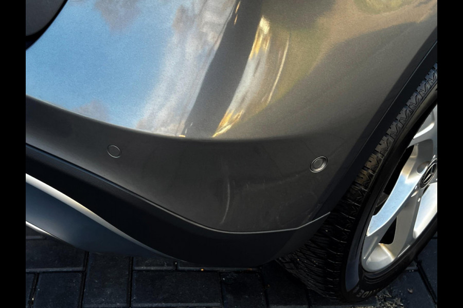 Mercedes-Benz GLA 180 Ambition Navi_Carplay_Camera_Trekh_Clima_Cruise