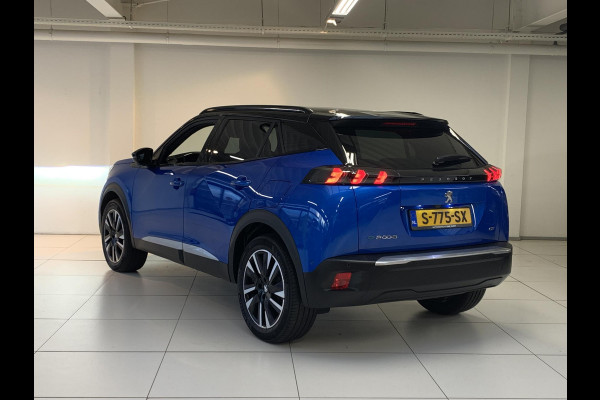 Peugeot e-2008 EV GT 50kWh 136pk 3-FASE SOH 99,8% | Alcantara | Navigatie | Elektrisch bedienbare bestuurdersstoel | Stoelverwarming | Warmtepomp | Achteruitrijcamera