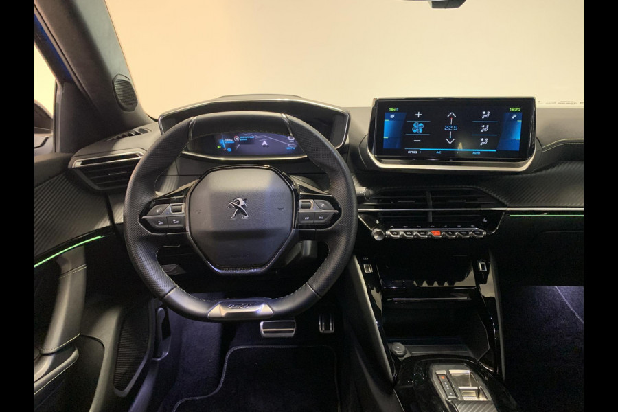 Peugeot e-2008 EV GT 50kWh 136pk 3-FASE SOH 99,8% | Alcantara | Navigatie | Elektrisch bedienbare bestuurdersstoel | Stoelverwarming | Warmtepomp | Achteruitrijcamera