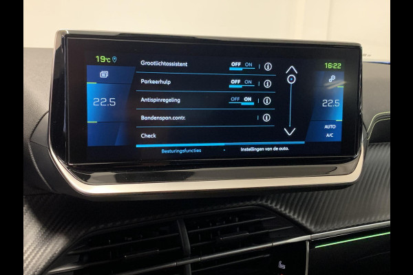 Peugeot e-2008 EV GT 50kWh 136pk 3-FASE SOH 99,8% | Alcantara | Navigatie | Elektrisch bedienbare bestuurdersstoel | Stoelverwarming | Warmtepomp | Achteruitrijcamera