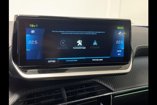 Peugeot e-2008 EV GT 50kWh 136pk 3-FASE SOH 99,8% | Alcantara | Navigatie | Elektrisch bedienbare bestuurdersstoel | Stoelverwarming | Warmtepomp | Achteruitrijcamera