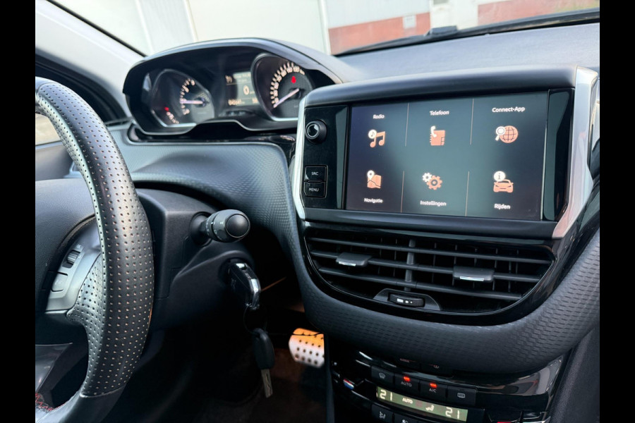 Peugeot 2008 1.2 PureTech ALLURE AUTOMAAT 2018 GT-LINE PANO LEDER CARPLAY