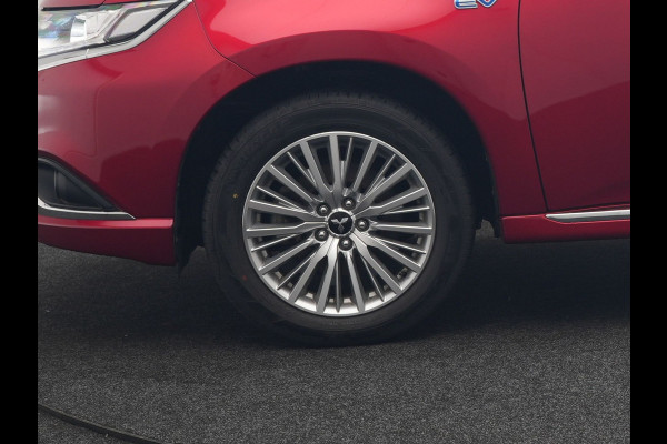 Mitsubishi Outlander 2.4 Intense Plug In Hybrid 225pk Dealer O.H. PHEV | Cruise Control | Camera | Alcantara Sporstoelen Verwarmd | Keyless | Apple Carplay | Navigatie | DAB |