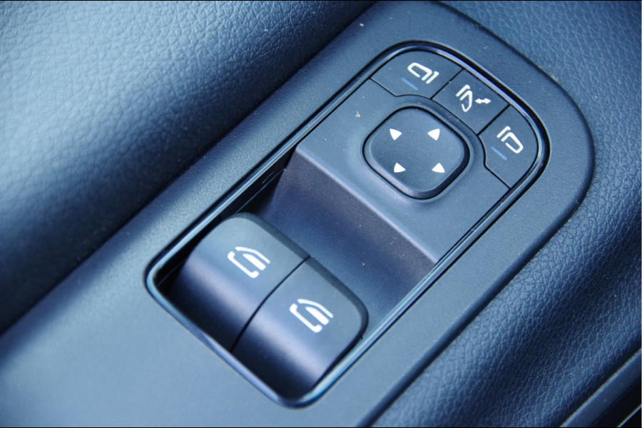 Mercedes-Benz Sprinter 319 3.0 CDI V6 L2H2 AUT. LED, 360 CAMERA, ADAPT. CRUISE, TREKHAAK, MBUX 10'', STANDKACHEL, NAVI, CLIMA, PARKEERSENSOREN, APPLE C