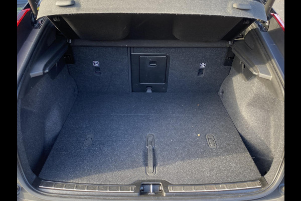Volvo C40 Recharge Plus 69 kWh STOEL/ STUURVERW. | PANO| WARMTEPOMP| ELEK. TREKHAAK| ELEK. ACHTERKLEP| DODE HOEK|