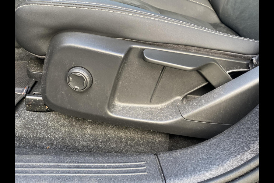 Volvo C40 Recharge Plus 69 kWh STOEL/ STUURVERW. | PANO| WARMTEPOMP| ELEK. TREKHAAK| ELEK. ACHTERKLEP| DODE HOEK|