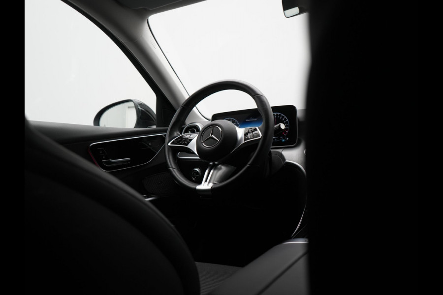 Mercedes-Benz C-Klasse Estate 300e Facelift Plug In Hybrid 313pk Dealer O.H PHEV | Trekhaak Af Fabriek | Adaptive Cruise | Burmester Soundsystem |  Digital LED | Camera | Sportstoelen Verwarmd | Sfeerverlichting | Pilot Assist | Navigatie | Virtual | DAB |