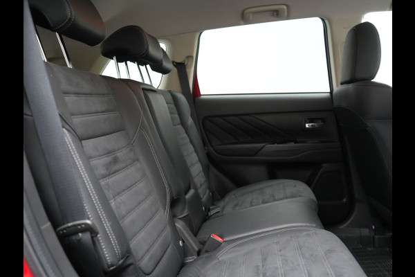 Mitsubishi Outlander 2.4 Intense Plug In Hybrid 225pk Dealer O.H. PHEV | Cruise Control | Camera | Alcantara Sporstoelen Verwarmd | Keyless | Apple Carplay | Navigatie | DAB |