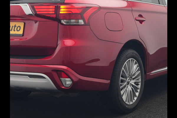 Mitsubishi Outlander 2.4 Intense Plug In Hybrid 225pk Dealer O.H. PHEV | Cruise Control | Camera | Alcantara Sporstoelen Verwarmd | Keyless | Apple Carplay | Navigatie | DAB |