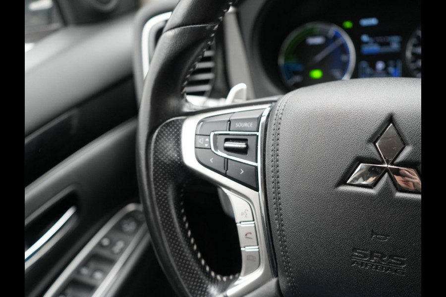 Mitsubishi Outlander 2.4 Intense Plug In Hybrid 225pk Dealer O.H. PHEV | Cruise Control | Camera | Alcantara Sporstoelen Verwarmd | Keyless | Apple Carplay | Navigatie | DAB |