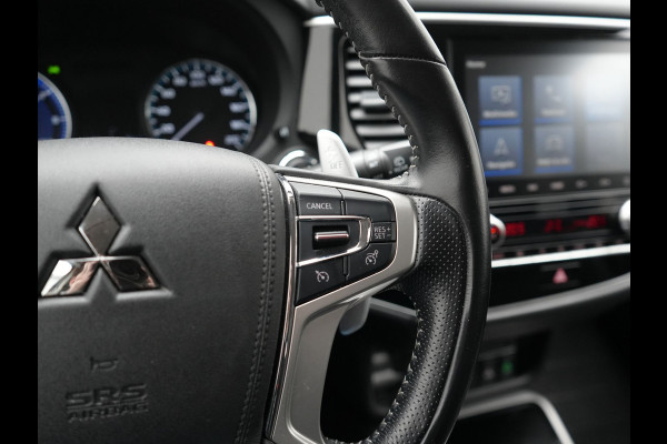 Mitsubishi Outlander 2.4 Intense Plug In Hybrid 225pk Dealer O.H. PHEV | Cruise Control | Camera | Alcantara Sporstoelen Verwarmd | Keyless | Apple Carplay | Navigatie | DAB |